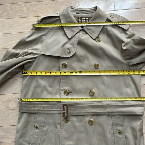 Burberry Nova Check Pattern Trench Coat
Size: US: 42 Euro: 54 Long King - Picture 11 of 16